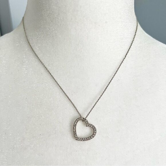 Faux diamond heart pendant sparkle necklace on a silver tone chain - Picture 1 of 5